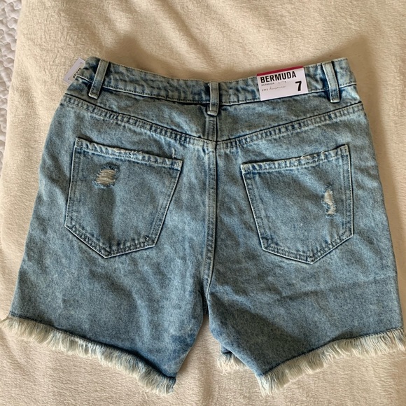 FRAYED HEM BERMUDA SHORTS (SIZE 7 US) - Picture 4 of 4